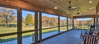 Clarkesville Ranch Cabin w/ Screened-in Porch!