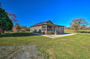 Interior - Clarkesville Ranch Cabin w/ Screened-in Porch! (Clarkesville)