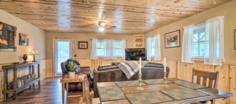 อ่างน้ำร้อน & เตาไฟ: ที่พักสัตว์เลี้ยงพักได้ เคลย์ตัน เอสเคป!