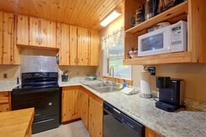 Interior - Hot Tub & Fire Pit: Pet-friendly Clayton Escape! (Clayton)