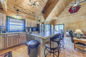 Private kitchen - 16 Mi to Ski Apache: Ruidoso Cabin Rental (Ruidoso)