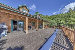 Terrace/patio - 16 Mi to Ski Apache: Ruidoso Cabin Rental (Ruidoso)