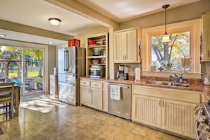 House (4 Bedrooms) | Interior - Spacious Home + Acreage, 16 Mi to Chattanooga (Chickamauga)