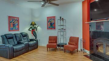 House (5 Bedrooms) | Interior