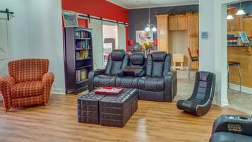 House (5 Bedrooms) | Interior