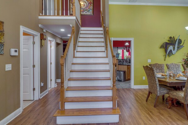 House (5 Bedrooms) | Interior