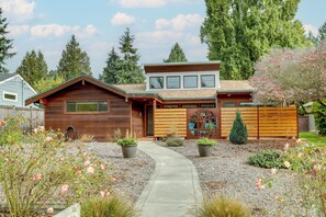 House (3 Bedrooms) | Front of property
