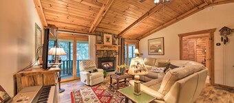 Ellijay Cabin With Porch & Private Hot Tub!