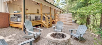Hot Tub & EV Charger: Helen Getaway w/ Views!