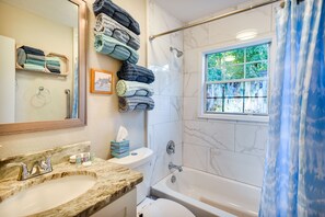 House (2 Bedrooms) | Bathroom | Bathtub - Hampton Home w/ Grill < 1 Mi to Beach! (Hampton)