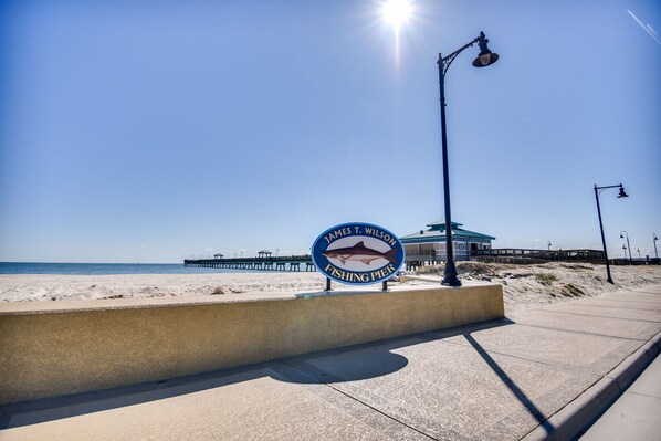 Beach towels - Hampton Home w/ Grill < 1 Mi to Beach! (Hampton)