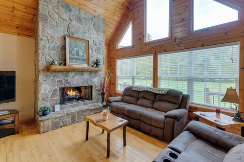 Hiawassee Riverfront Cabin: 7 Mi to Lake Chatuge!