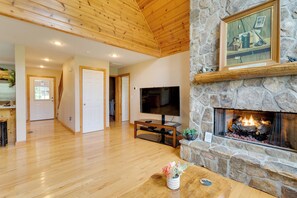 House (3 Bedrooms) | Interior - Hiawassee Riverfront Cabin: 7 Mi to Lake Chatuge! (Hiawassee)