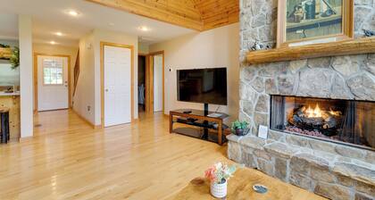 Hiawassee Riverfront Cabin: 7 Mi to Lake Chatuge!