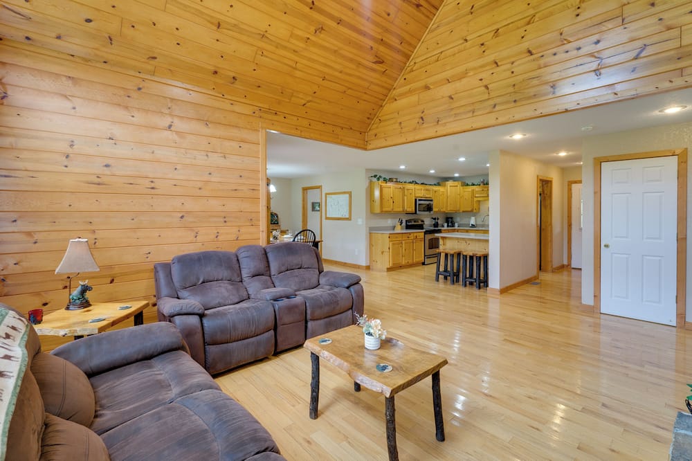Hiawassee Riverfront Cabin: 7 Mi to Lake Chatuge! - Hiawassee, GA