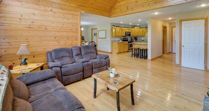 Hiawassee Riverfront Cabin: 7 Mi to Lake Chatuge!