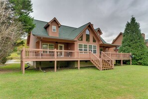 Interior - Hiawassee Riverfront Cabin: 7 Mi to Lake Chatuge! (Hiawassee)