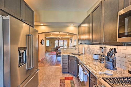 7984: Pet-friendly Townhome w/ Grill!