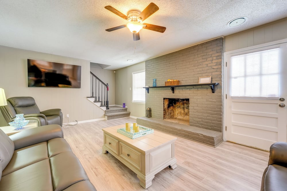 Memphis Vacation Rental - Walk to Graceland! - Horseshoe Lake, IL