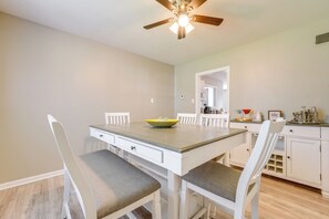 House (5 Bedrooms) | Interior