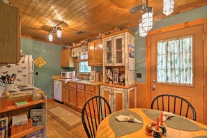 House (2 Bedrooms) | Interior