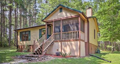 Cozy Pine Mountain Cabin w/ Screened Porch & Yard!