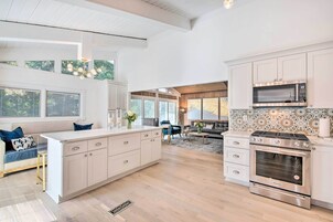 House (5 Bedrooms) | Interior