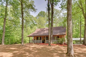 House (1 Bedroom) | Interior - The Lake Place Cabin w/ Golf Cart & Free Kayaks! (Lavonia)