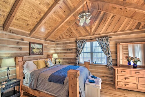 The Lake Place Cabin w/ Golf Cart & Free Kayaks!