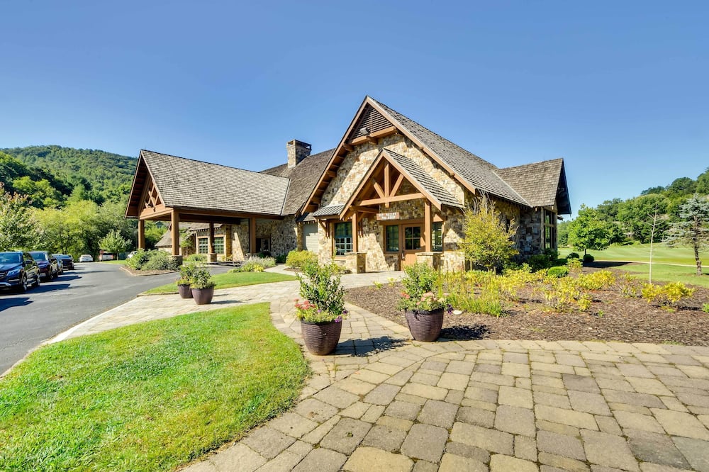 Serene Sky Valley Family Chalet w/ Fireplace - Sky Valley, GA