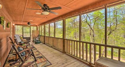 Cozy Hiawassee Cabin w/ Fire Pit & Mtn Views!