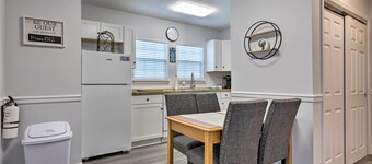 Downtown Ocean Springs Duplex w/ A/C 1 Mi to Beach