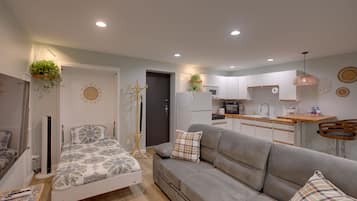 Apartemen (0 Bedroom) | Area keluarga | TV