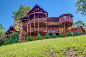 House (3 Bedrooms) | Interior - Hiawassee Vacation Rental: 1 Mi to Lake Chatuge! (Hiawassee)