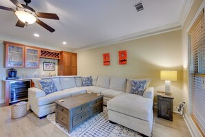 Apartment (3 Bedrooms) | Interior - Lake Oconee Abode w/ Patio, Grill & Fire Pit Table (Eatonton)