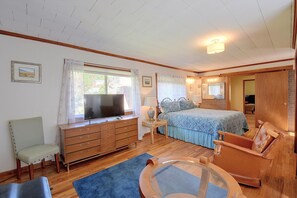 Interior - Pet Friendly Home w/ Hot Tub, Patio & Game Room! (Clayton)