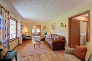 Interior - Pet Friendly Home w/ Hot Tub, Patio & Game Room! (Clayton)