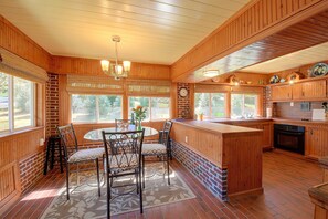 Interior - Pet Friendly Home w/ Hot Tub, Patio & Game Room! (Clayton)