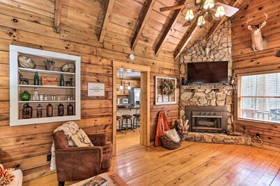 Stunning Ellijay Cabin w/ Community Amenities
