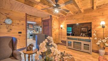 House (5 Bedrooms) | Living area | Fireplace, books