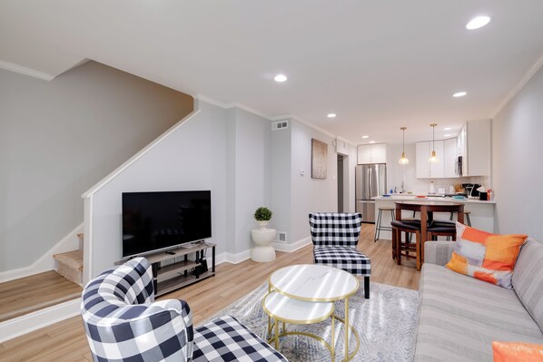 Apartment (3 Bedrooms) | Interior - Alexandria Townhome in Upcoming Neighborhood! (Alexandria)