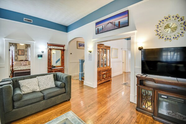 House (5 Bedrooms) | Interior