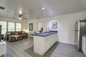 Apartment (1 Bedroom) | Interior - Stone Mountain Hideaway w/ Pool, Near Lake & Golf (Stone Mountain)