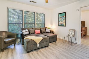 Apartment (1 Bedroom) | Interior - Stone Mountain Hideaway w/ Pool, Near Lake & Golf (Stone Mountain)