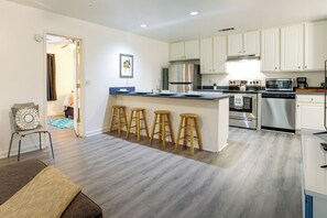 Apartment (1 Bedroom) | Interior - Stone Mountain Hideaway w/ Pool, Near Lake & Golf (Stone Mountain)