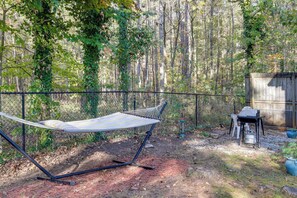 Apartment (1 Bedroom) | Interior - Stone Mountain Hideaway w/ Pool, Near Lake & Golf (Stone Mountain)