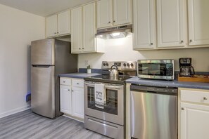 Interior - Stone Mountain Hideaway w/ Pool, Near Lake & Golf (Stone Mountain)