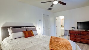 Apartment (1 Bedroom) | Interior - Stone Mountain Hideaway w/ Pool, Near Lake & Golf (Stone Mountain)