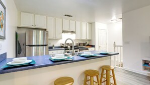 Apartment (1 Bedroom) | Interior - Stone Mountain Hideaway w/ Pool, Near Lake & Golf (Stone Mountain)