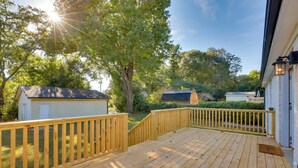 A wooden deck with a railing, surrounded by trees and a house. - Contemporary Athens Home < 2 Miles to Uga! (Athens)